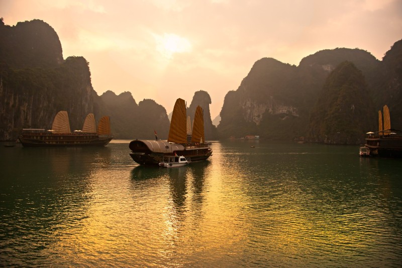 Ha Long Bay: 1 of the 4 most beautiful sunrise and sunset destinations ...