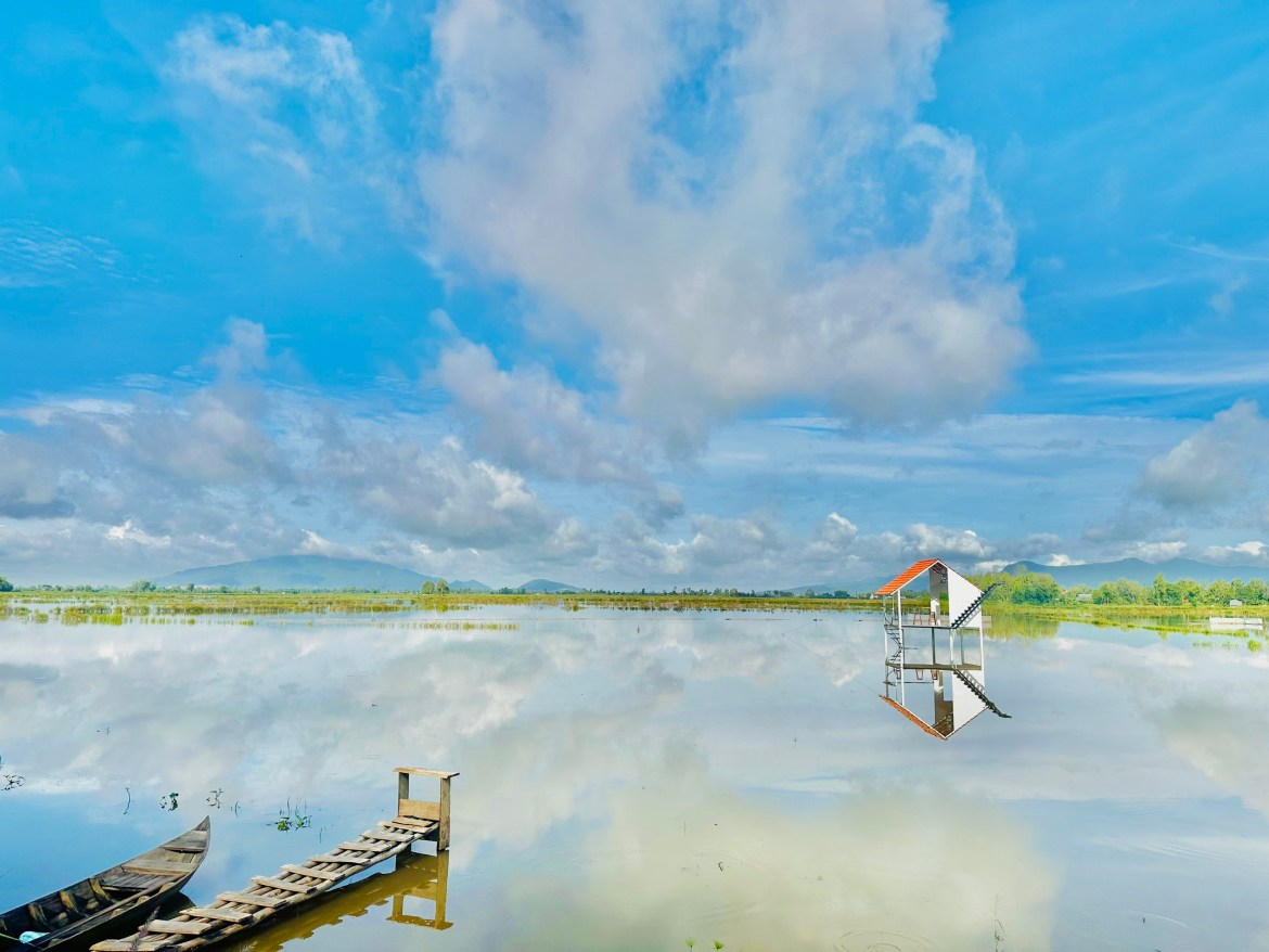 Heaven and earth seem to blend into one during each flood season.