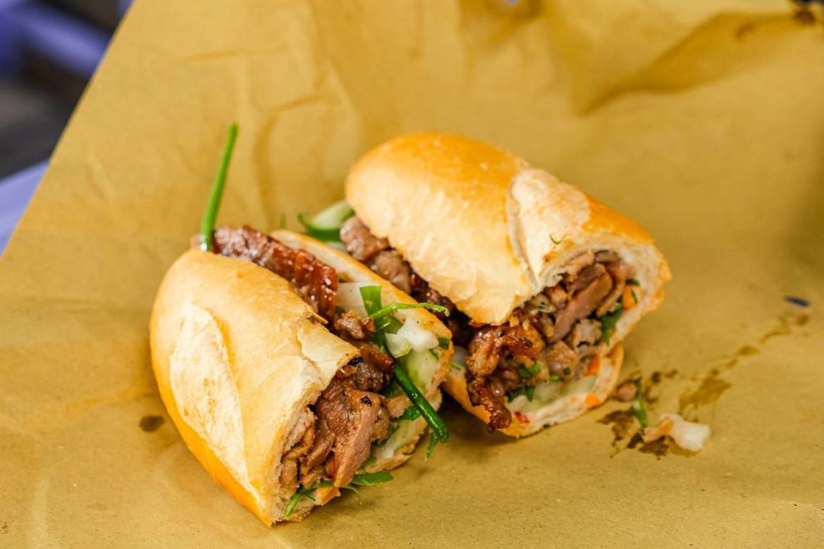 Bỏ nhà hàng ở Mỹ để về TP.HCM bán bánh mì: Ông Tây khiến khách Việt chấm 8,5, bán 2 tiếng đã hết sạch - Ảnh 13.