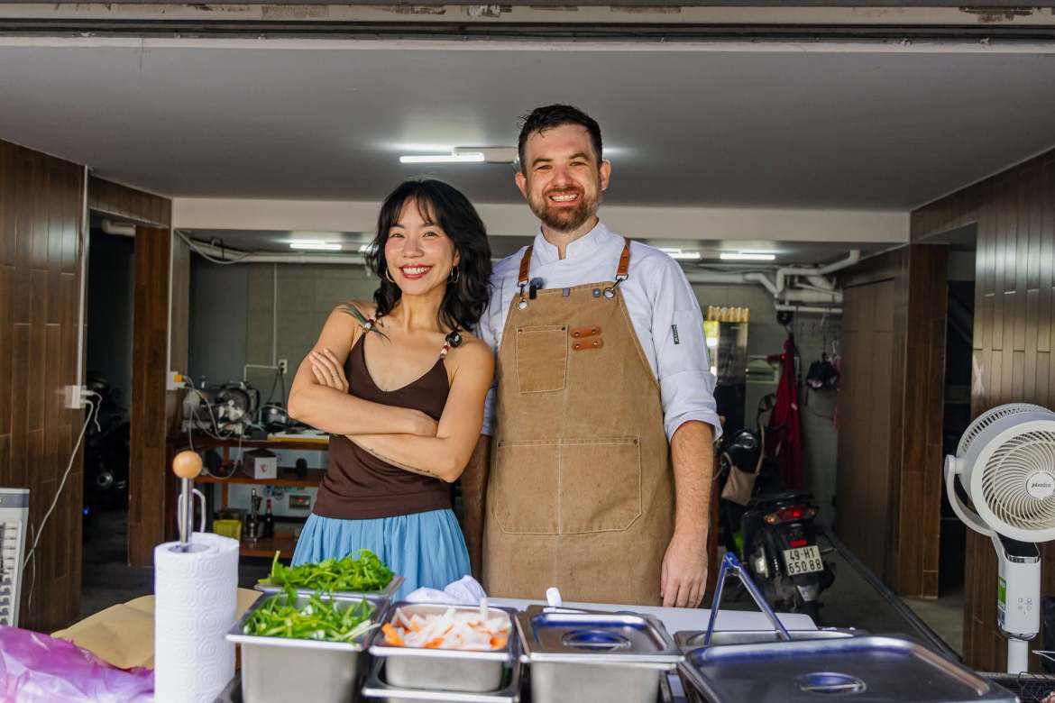 Bỏ nhà hàng ở Mỹ để về TP.HCM bán bánh mì: Ông Tây khiến khách Việt chấm 8,5, bán 2 tiếng đã hết sạch - Ảnh 21.
