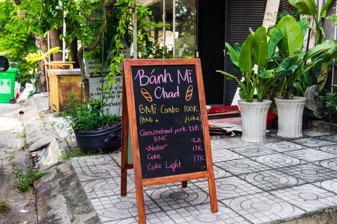 Bỏ nhà hàng ở Mỹ để về TP.HCM bán bánh mì: Ông Tây khiến khách Việt chấm 8,5, bán 2 tiếng đã hết sạch - Ảnh 7.