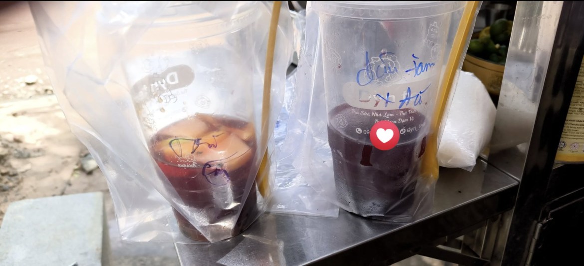 Chỉ có ở Việt Nam: Chủ quán đi vắng, khách đứng bán hộ, "cứ lấy đi hôm khác trả" thành chuyện thường ngày - Ảnh 3.