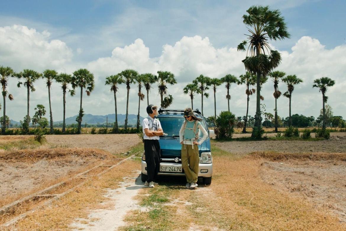  Tháng 7 vừa qua, Phi Thông (nhiếp ảnh gia, ngụ tại An Giang) cùng bạn có dịp đến cánh đồng thốt nốt, một địa điểm quen thuộc với người dân địa phương. Thường xuyên chia sẻ những địa điểm chụp ảnh ở An Giang, anh cho biết bản thân rất tự hào khi những hình ảnh về quê hương mình được nhiều người biết đến hơn, qua đó góp phần thu hút du khách tìm về khám phá. 