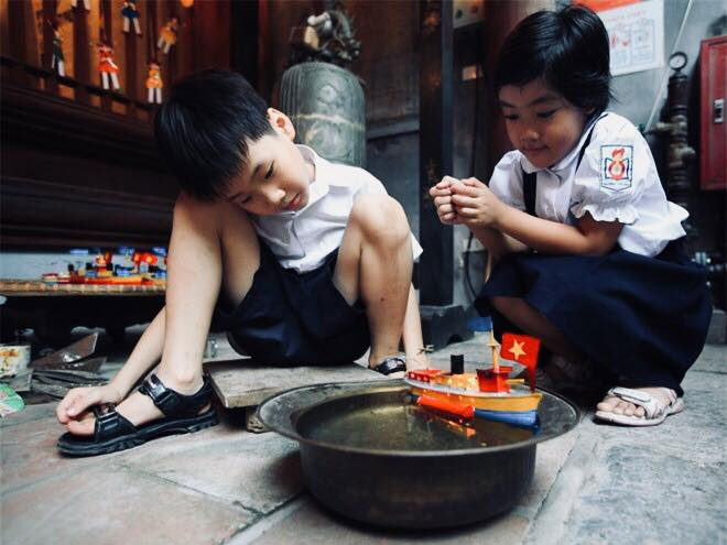 Chiếc tàu thủy sắt tây chạy bằng dầu hỏa và nến ấy ngày nay đã trở thành “báu vật”