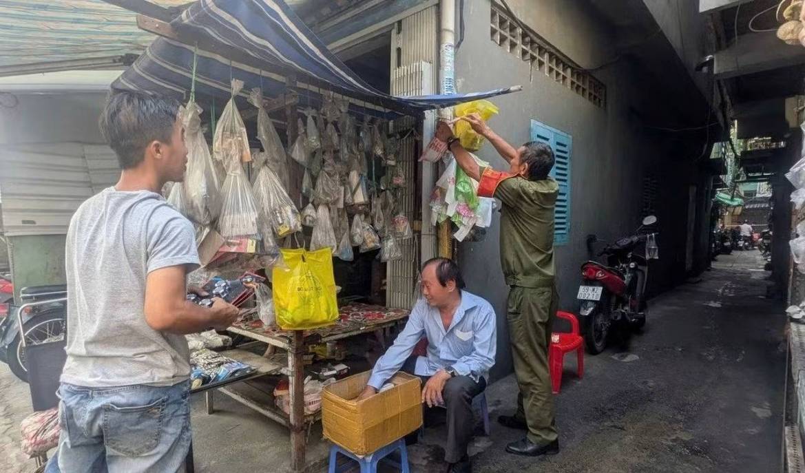 Lời kể nghẹn ngào của người thoát chết trong vụ cháy khiến 7 người thương vong ở TP.HCM: Đau đớn nhất là mất mẹ và con dâu - áº¢nh 3.