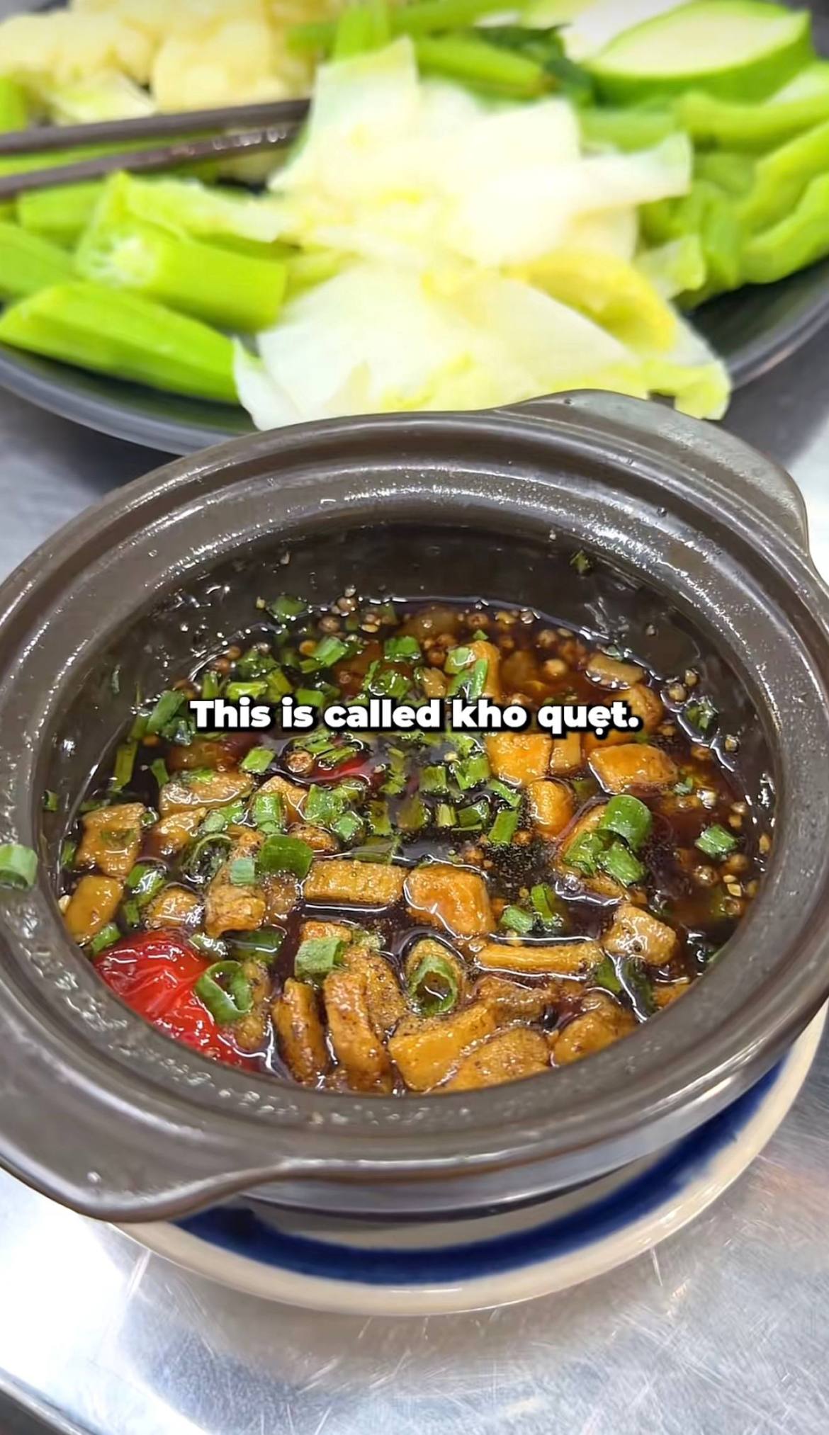 Mâm cơm “phó mặc” cho phục vụ chọn của khách Tây Thụy Điển: Không phở, không bánh mì, ăn xong khen hết lời - Ảnh 2.