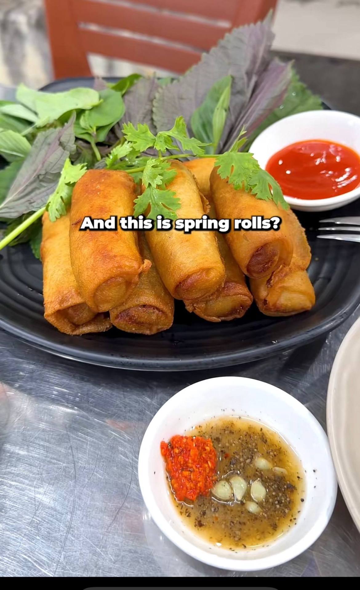 Mâm cơm “phó mặc” cho phục vụ chọn của khách Tây Thụy Điển: Không phở, không bánh mì, ăn xong khen hết lời - Ảnh 7.