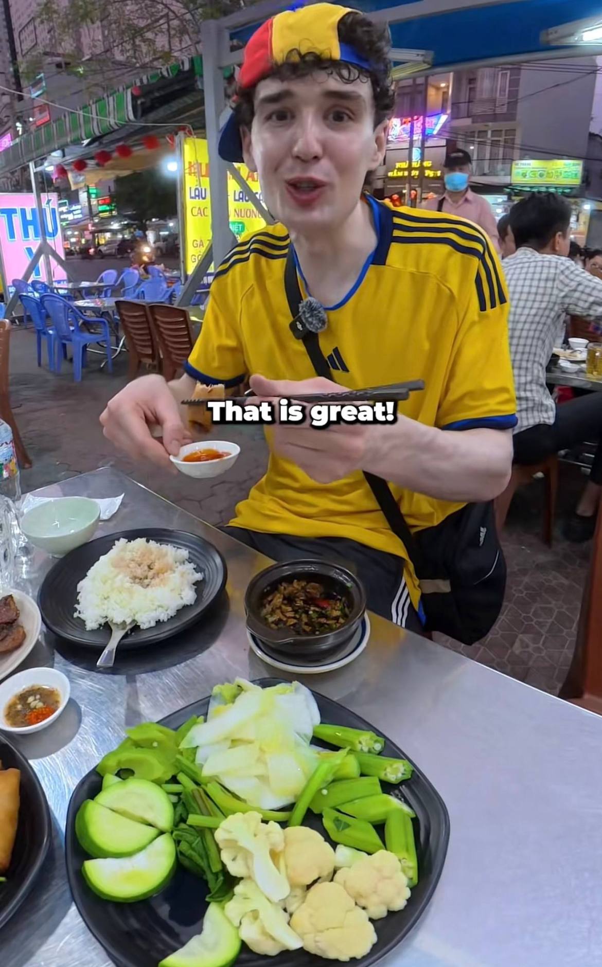 Mâm cơm “phó mặc” cho phục vụ chọn của khách Tây Thụy Điển: Không phở, không bánh mì, ăn xong khen hết lời - Ảnh 8.