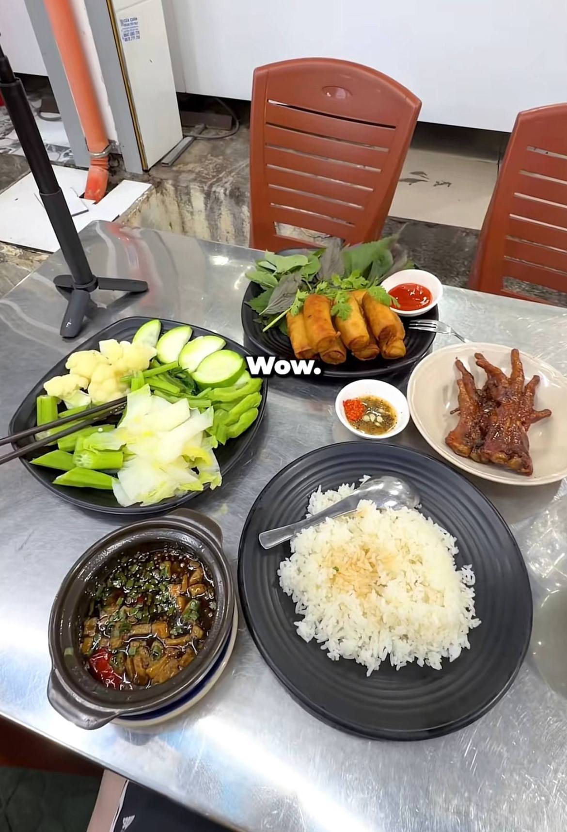 Mâm cơm “phó mặc” cho phục vụ chọn của khách Tây Thụy Điển: Không phở, không bánh mì, ăn xong khen hết lời - Ảnh 9.
